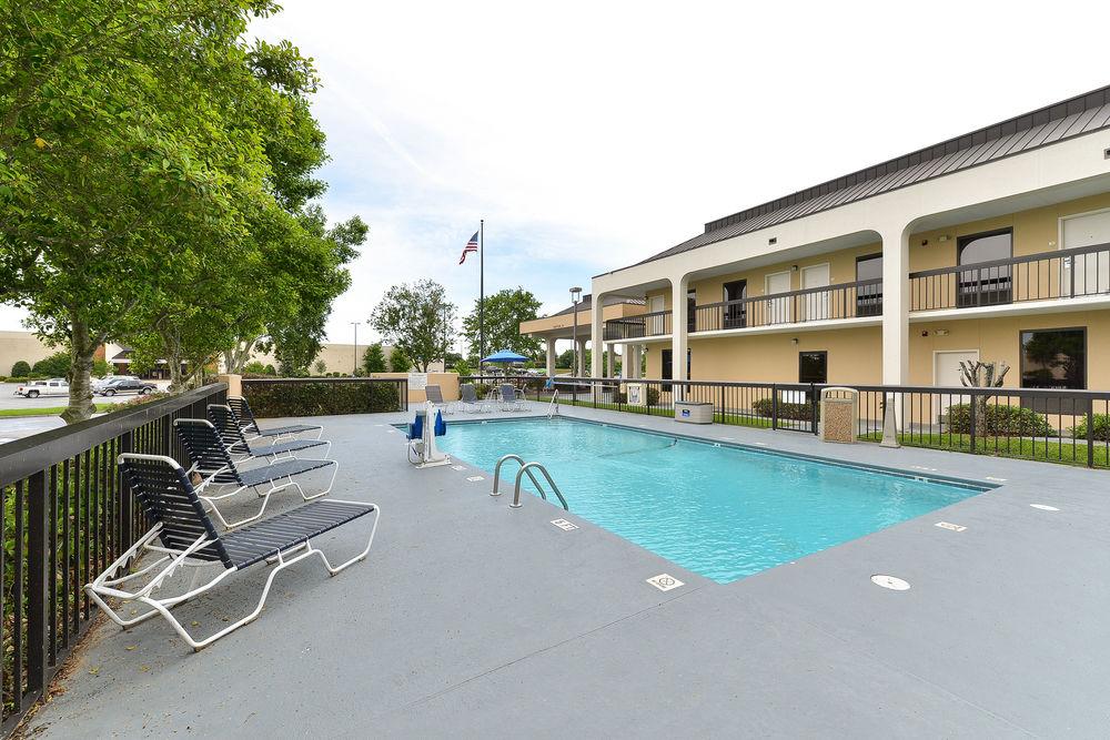Quality Inn At The Mall - Valdosta Exterior photo