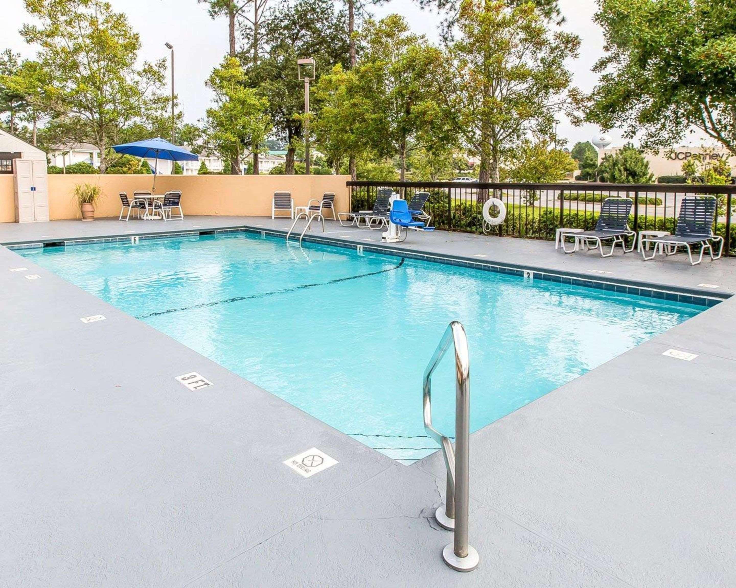 Quality Inn At The Mall - Valdosta Exterior photo
